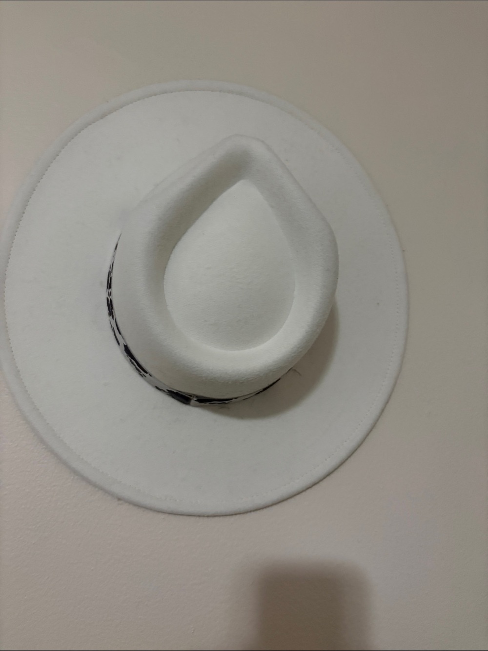 Women's White Felt Fedora Hat with Decorative Band